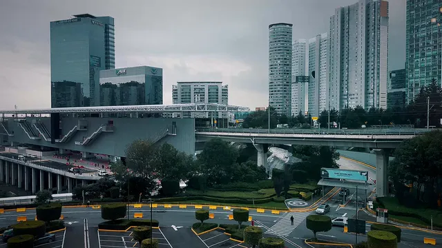 Horizontal video: Modern urban skyline with busy cityscape 28833289. Duration: 15 seconds. Resolution: 3840x2160