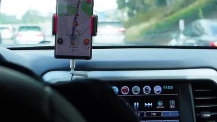 Horizontal video: Driver using google maps on the cellphone mounted on the dashboard 3006961. Duration: 23 seconds. Resolution: 1920x1080