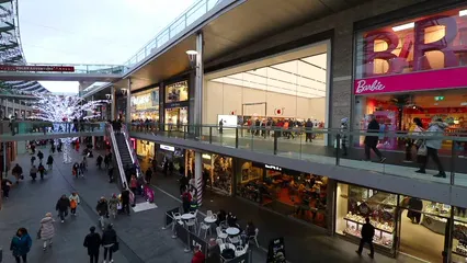 Horizontal video: A crowd of people in a shopping center at christmas season 3318086. Duration: 30 seconds. Resolution: 1920x1080