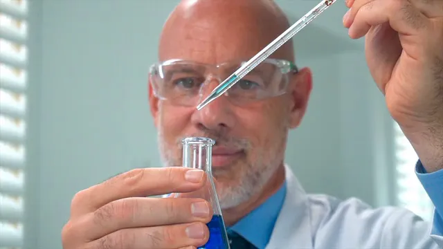 Horizontal video: Scientist dropping a liquid in a glass tube 8327144. Duration: 16 seconds. Resolution: 3840x2160