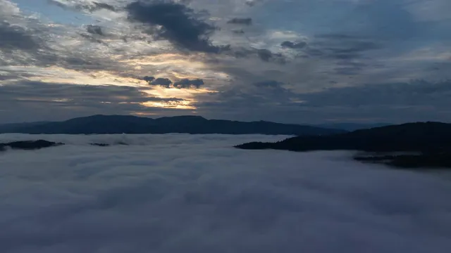 Horizontal video: Majestic mountain sunrise above the clouds 28977234. Duration: 15 seconds. Resolution: 3840x2160