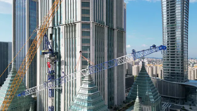 Horizontal video: Aerial view of construction in urban cityscape 28750735. Duration: 17 seconds. Resolution: 3840x2160