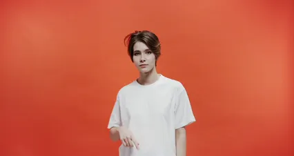 Horizontal video: Hands girl standing safe 3959713. Duration: 3 seconds. Resolution: 4096x2160