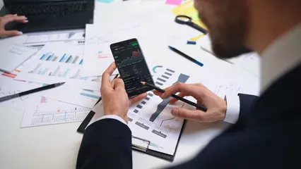 Horizontal video: Trader working 7693403. Duration: 20 seconds. Resolution: 1920x1080