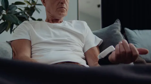 Horizontal video: A man looking at his pulse oximeter 9058263. Duration: 10 seconds. Resolution: 3840x2160