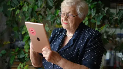 Horizontal video: An elderly woman using an electronic tablet 5524279. Duration: 18 seconds. Resolution: 3840x2160